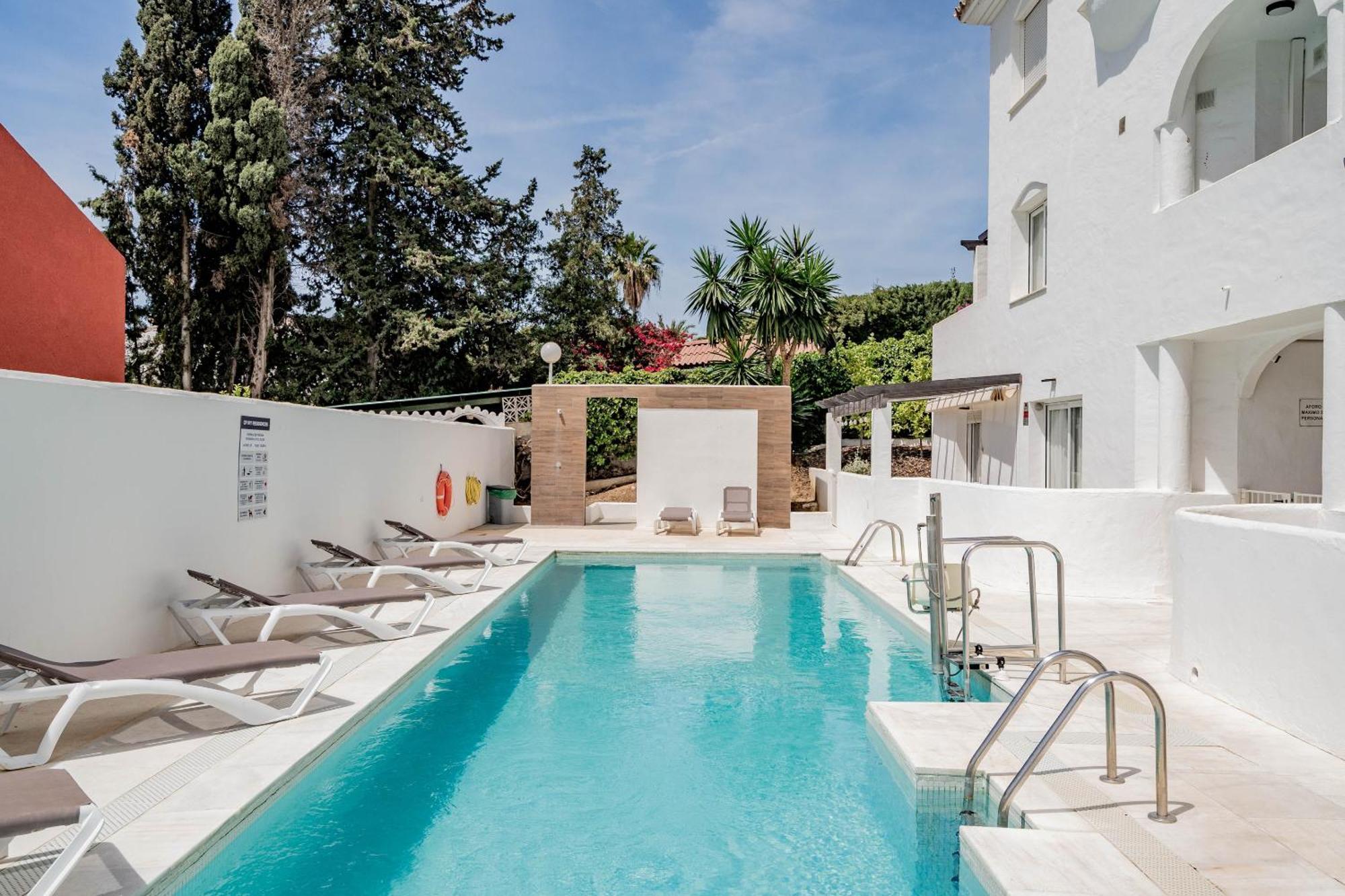 1 Bed In Nueva Andalucia Apartment *
